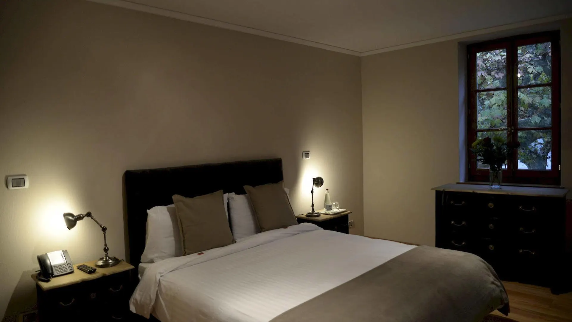 فندق اوبيرج كوموال دي كاروج Carouge 2*,  سويسرا